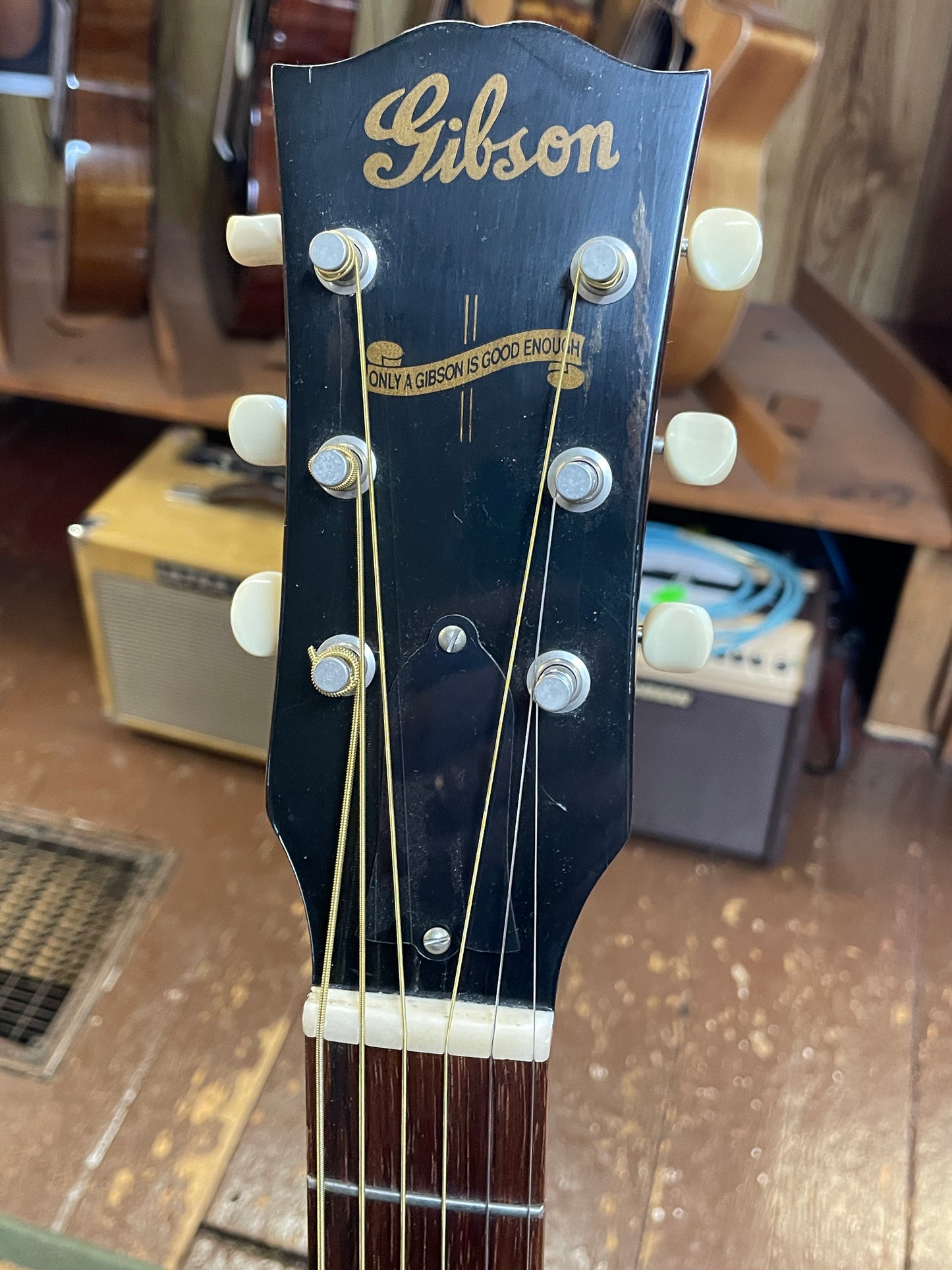 Gibson Custom 1942 Banner J-45 Reissue Vintage Sunburst (CSRS4542VS) - USED