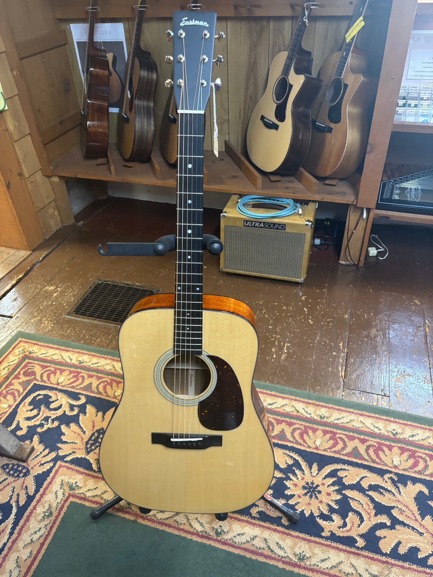Eastman Traditional Series E10D Acoustic Guitar - USED