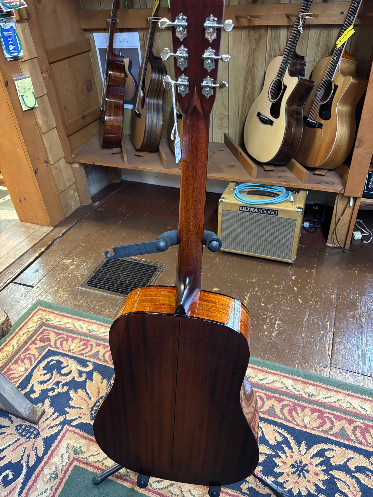 Eastman Traditional Series E10D Acoustic Guitar - USED