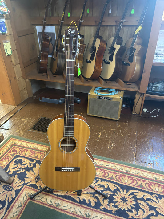 Guild P-240 Westerly Collection Memoir Acoustic Parlor Guitar w/gig bag - USED