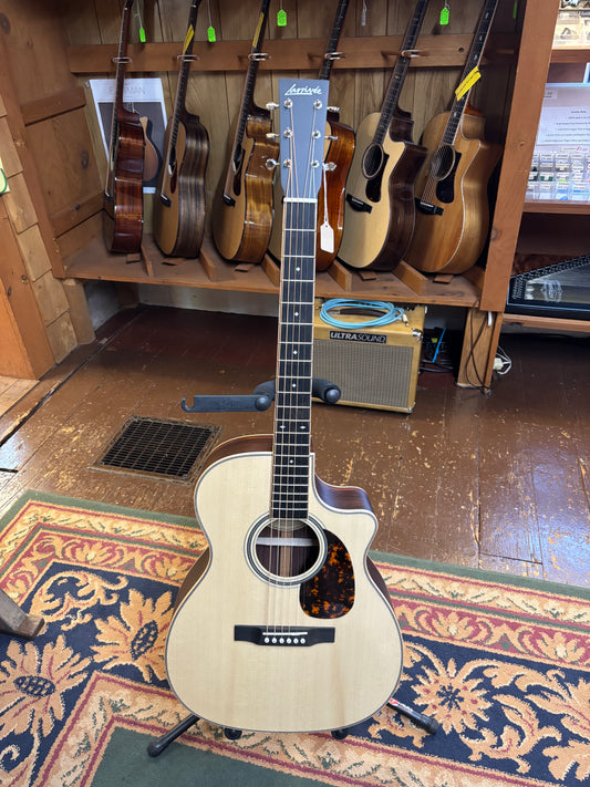 OMV-40R Legacy Series Moonwood/Rosewood Cutaway Acoustic Guitar