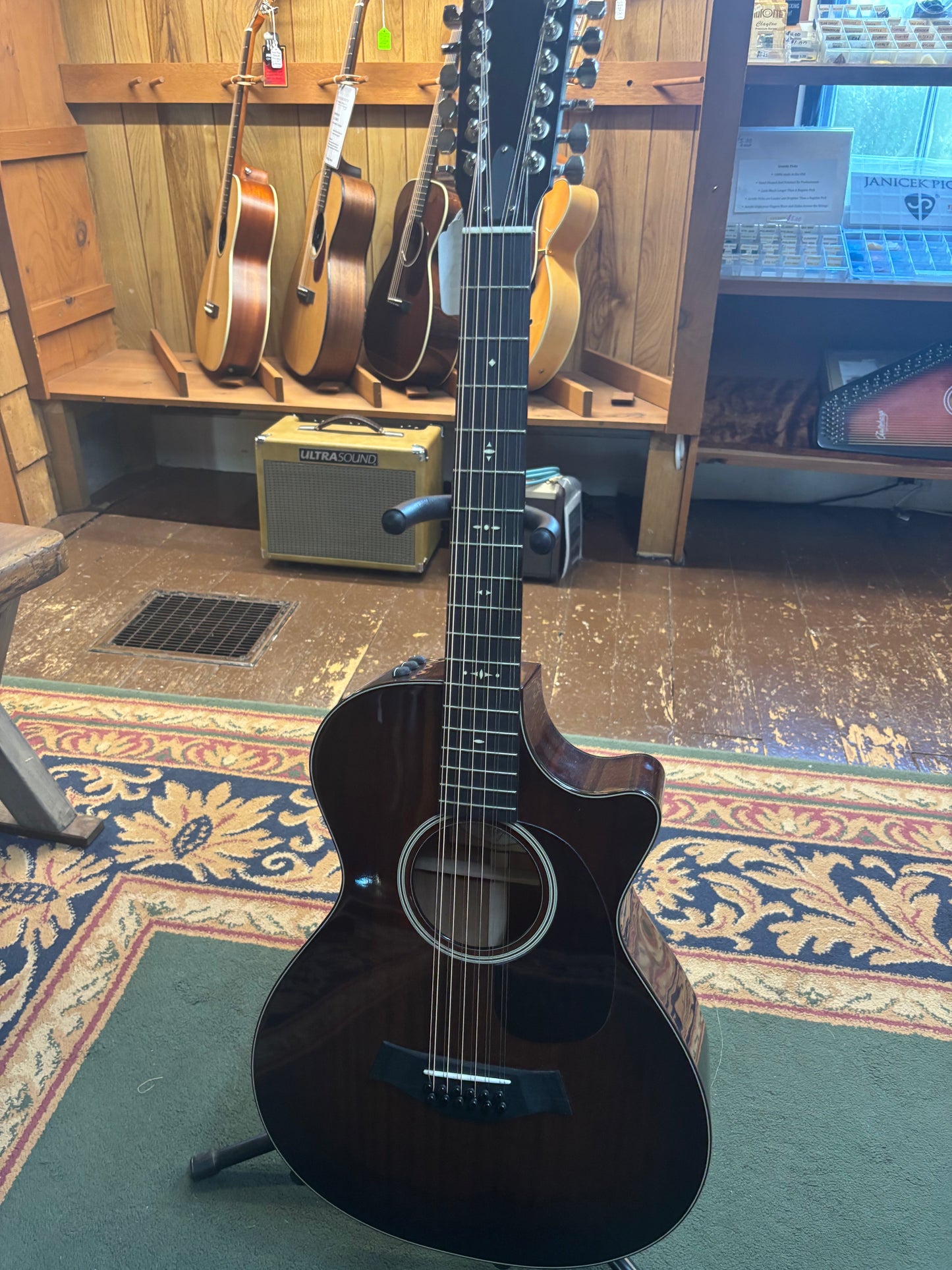 Taylor c. 2016 562ce 12-Fret 12-String Acoustic-Electric Cutaway Guitar with OHSC - USED