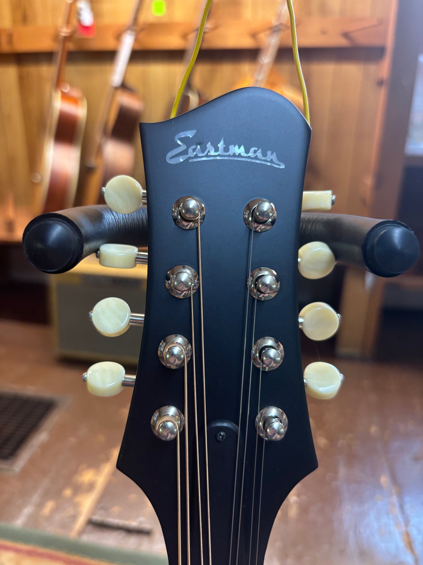 Eastman MD315-WN Wide Neck, Solid Adirondack Top F-Style Mandolin